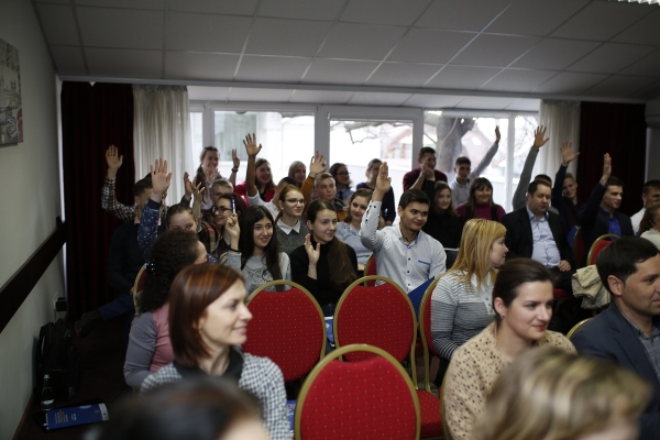 50 de elevi, profesori, părinți și anjagatori au venit cu sugestii către autorități pentru modernizarea sistemului învățământului professional tehnic din Moldova